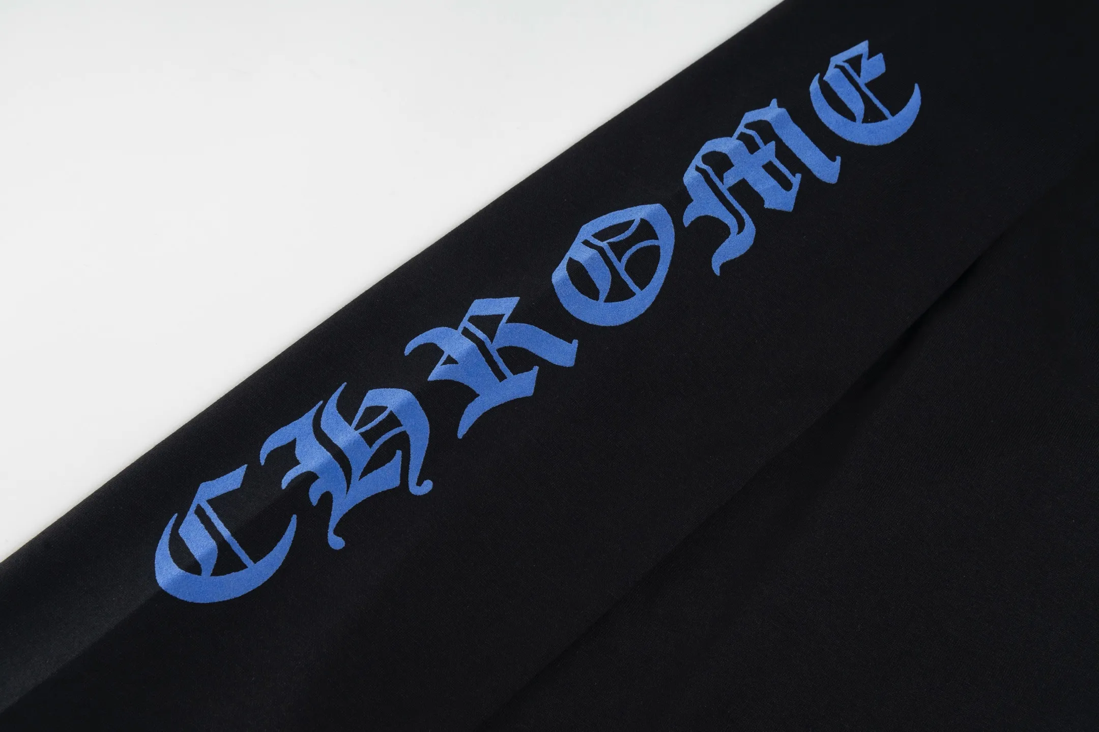🅿️340 [Exclusive supply] CH Crow Heart 1988 limited blue printed long-sleeved fabric is made of 26-woven 220g cotton. The printing uses a variety of printing techniques, thermosetting ink printing, high-temperature foam printing, customized accessories, suitable for various occasions, the same style for men and women. Size:S/M/L